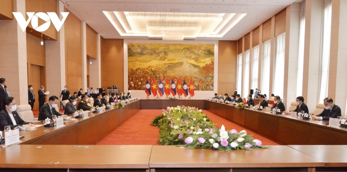 Chủ tịch Quốc hội Vương Đình Huệ đã hội kiến Tổng Bí thư, Chủ tịch nước Lào Thongloun Sisoulith.