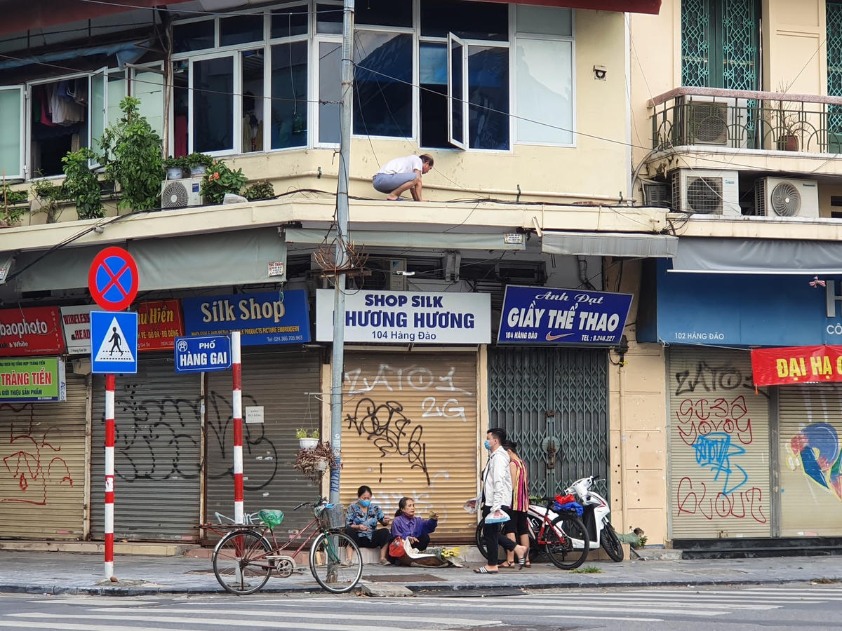 Bất đắc dĩ trở thành nơi bán hàng rong...