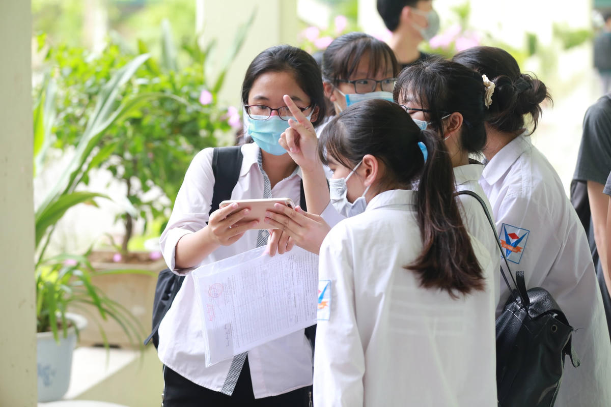 Kỳ thi vào lớp 10 năm 2020-2021, cũng do ảnh hưởng của dịch Covid-19 nên các em chỉ thi 3 môn chính. Ảnh: Quang Vinh.