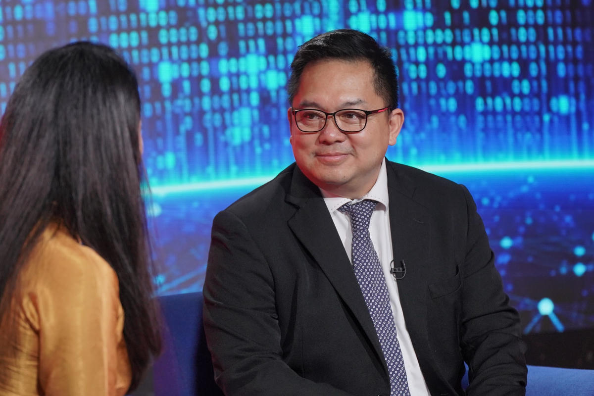 Chủ tịch FPT Telecom Hoàng Nam Tiến trao đổi về tiềm năng của Việt Nam trong kỷ nguyên công nghệ.