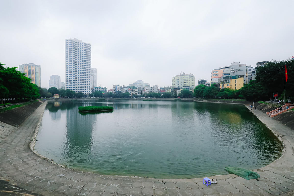 Vừa qua, UBND quận Ba Đình (Hà Nội) có báo cáo gửi UBND thành phố Hà Nội xem xét chấp thuận việc tổ chức Khu phố kinh doanh dịch vụ - đi bộ khu vực hồ Ngọc Khánh (phường Ngọc Khánh). Theo đó, nếu được chấp thuận, quận Ba Đình sẽ sớm triển khai, đưa vào phục vụ nhân dân Thủ đô và du khách.