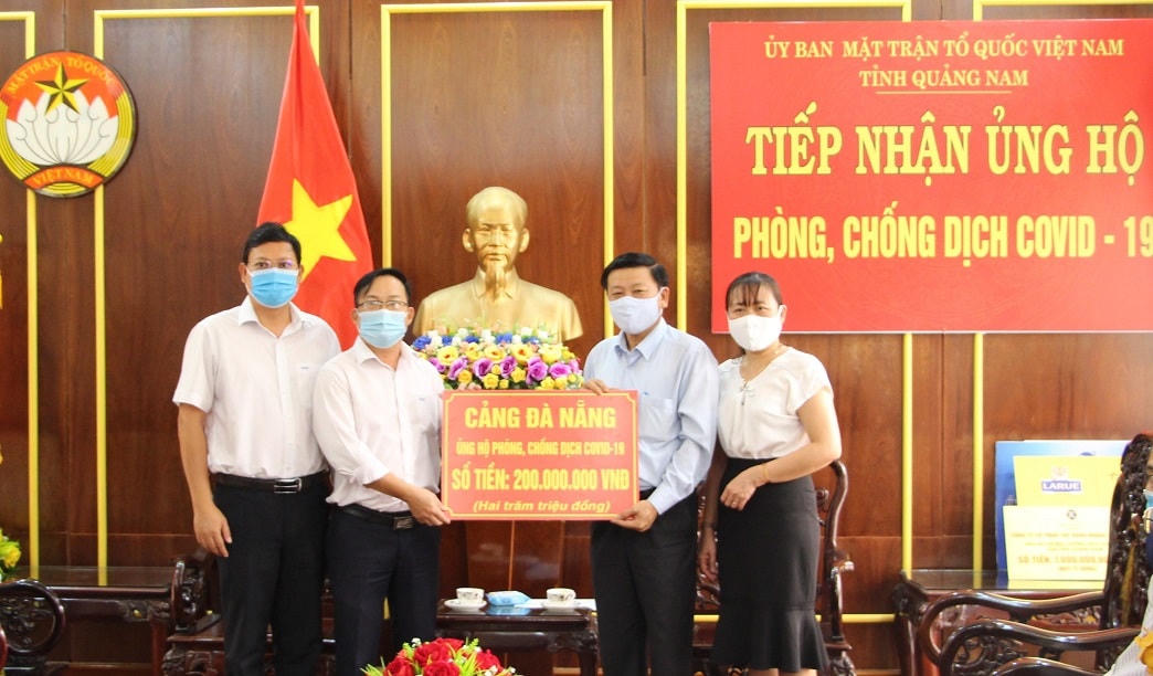 Cảng Đà Nẵng ủng hộ 200 triệu đồng cho tỉnh Quảng Nam phòng chống dịch Covid-19.