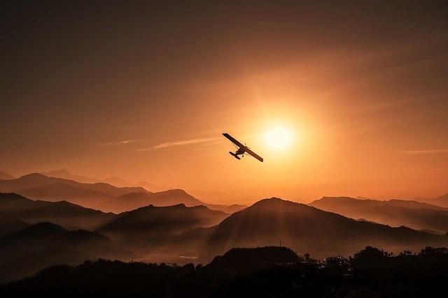 Bức “Bay tới mặt trời” của tác giả Yevhen Samuchenko chụp tại Pokhara, Nepal.  