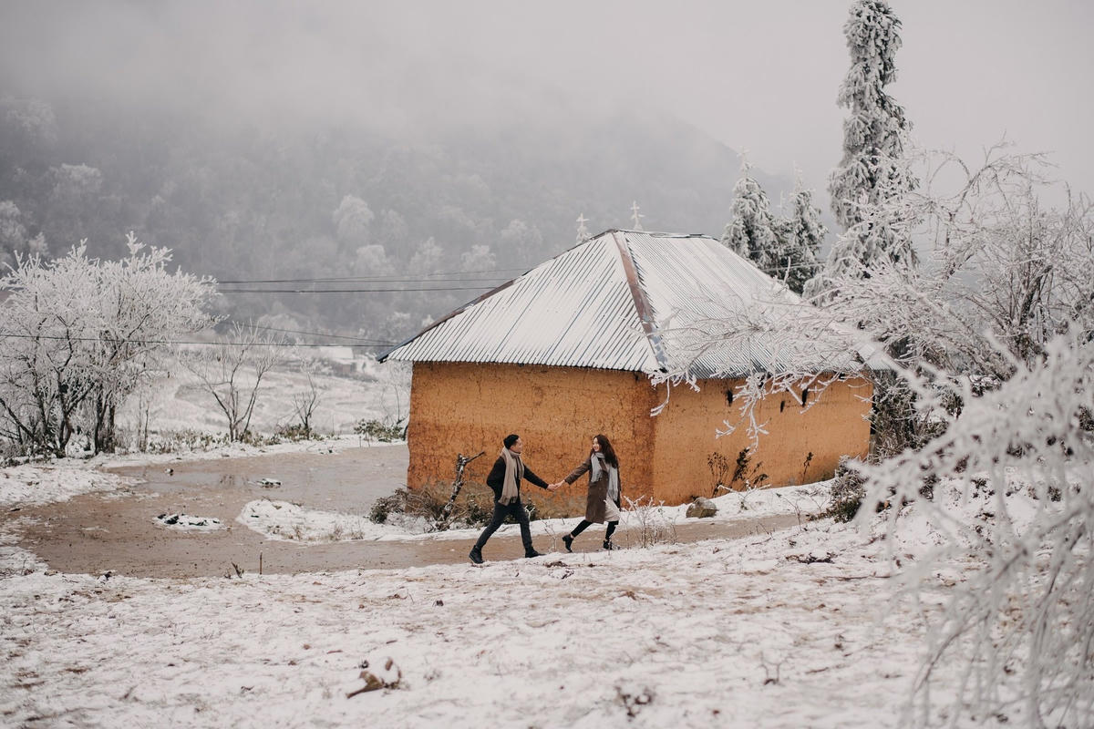 Nhiều người không ngại giá rét để có một tấm hình độc đáo làm kỷ niệm.