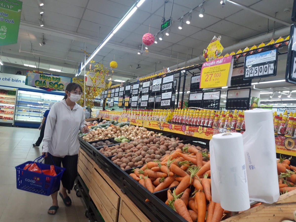 TP. Hồ Chí Minh tăng cấp độ phòng chống Covid-19, yêu cầu người dân hạn chế ra khỏi nhà