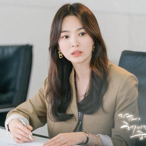 Màu son của Song Hye Kyo trong phim "Now, We Are Breaking Up" cũng bán siêu chạy. 
