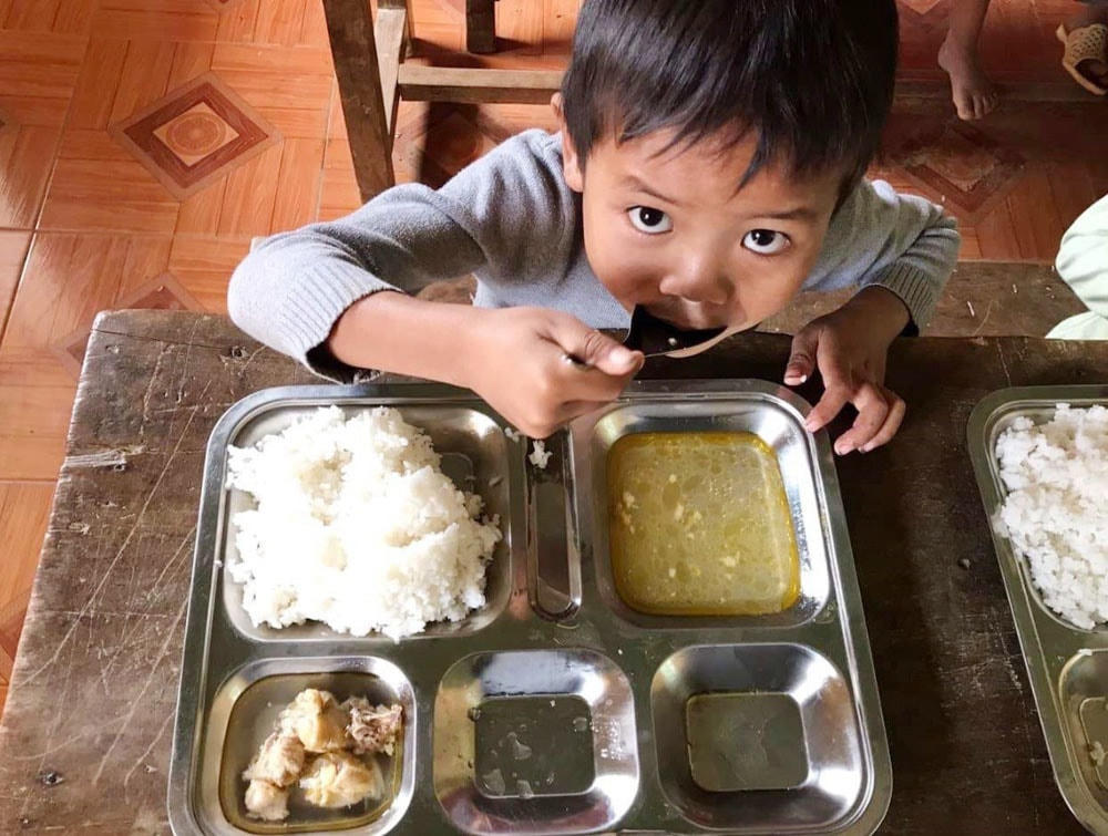 Người phụ nữ ung thư làm ‘chị nuôi’ của hàng nghìn trẻ vùng cao