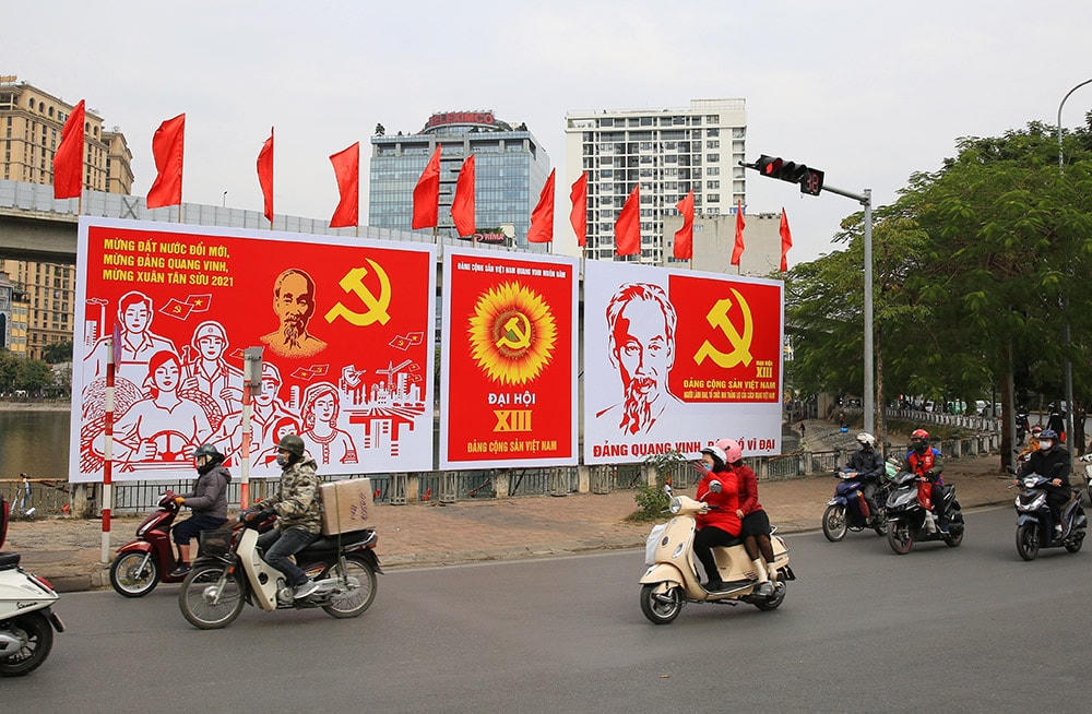 Hà Nội rực rỡ cờ, băng rôn chào mừng Đại hội đại biểu toàn quốc lần thứ XIII của Đảng Ảnh: Quang Thái.