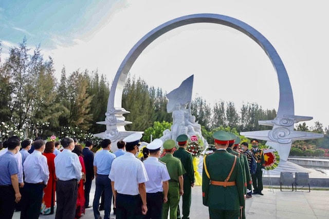 Khu tưởng niệm các chiến sĩ đã anh dũng hy sinh tại đảo Đá Gạc Ma