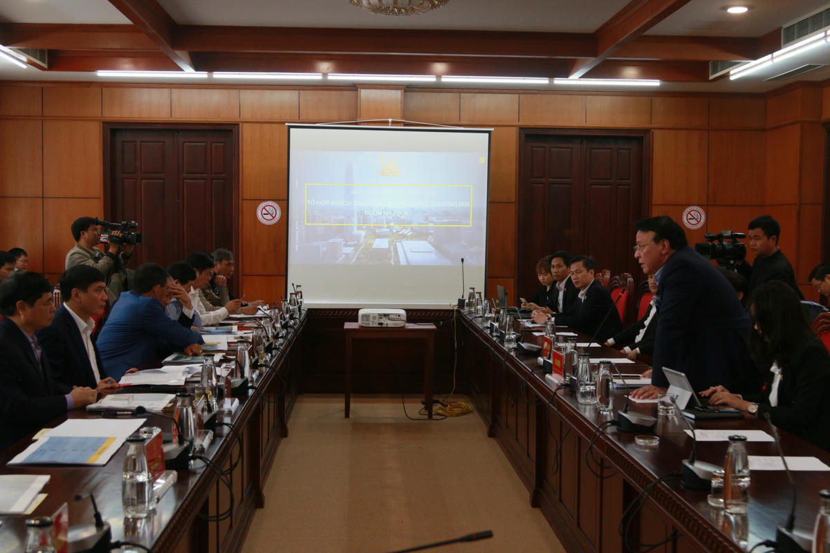 Toàn cảnh buổi làm việc.