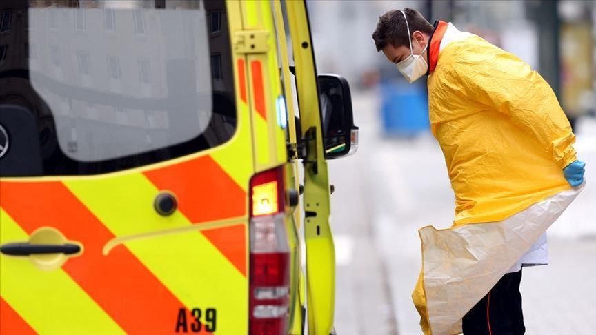 Cuộc chiến chống Covid-19: Nới lỏng hay siết lại?