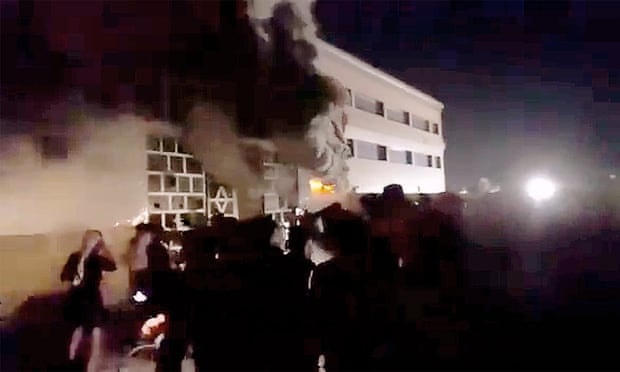 Hỏa hoạn xảy ra ngày 12-7 ở bệnh viện al-Hussain dường như do bình oxy phát nổ. Ảnh: The Guardian.