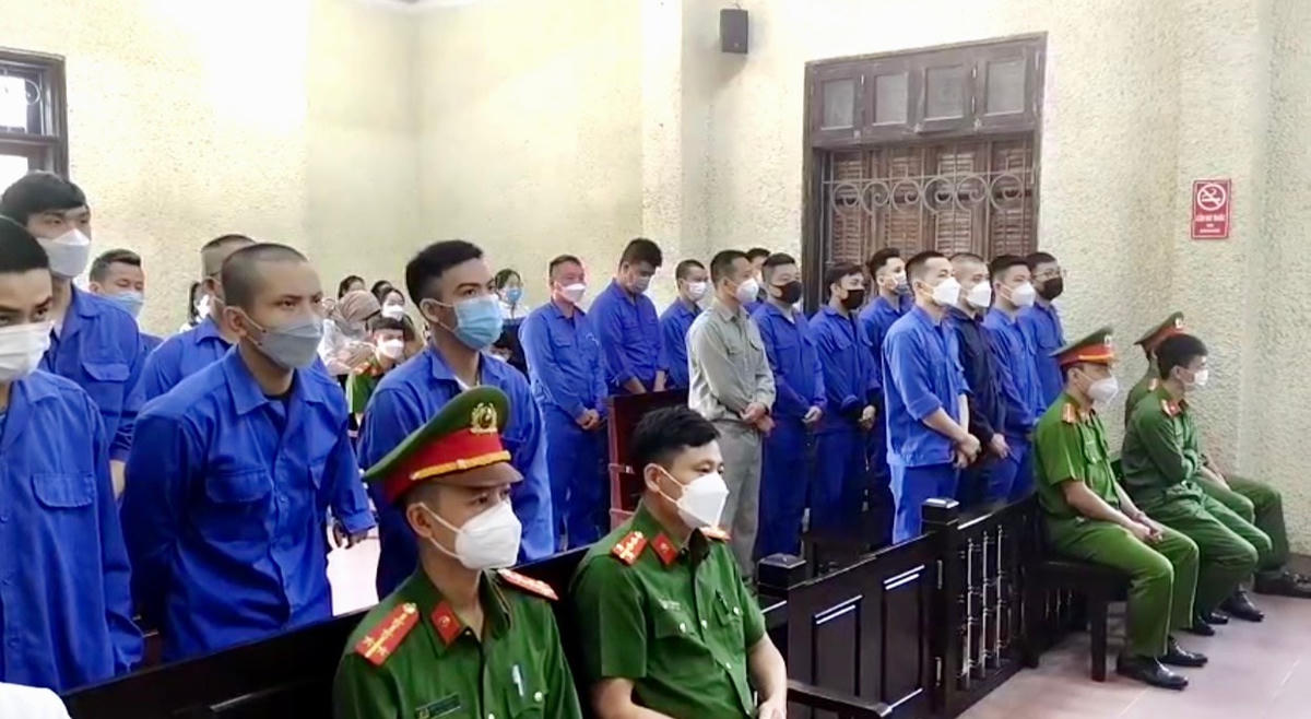 Sáng 19/4, có 53/54 bị cáo đã có mặt tại phiên toà xét xử vụ đánh bạc nghìn tỷ trên internet.