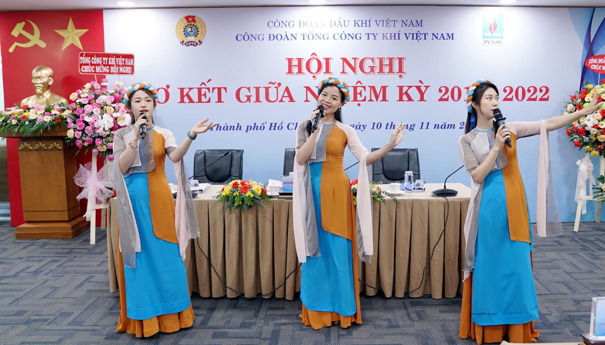 Hát mừng Hội nghị Công đoàn PV GAS