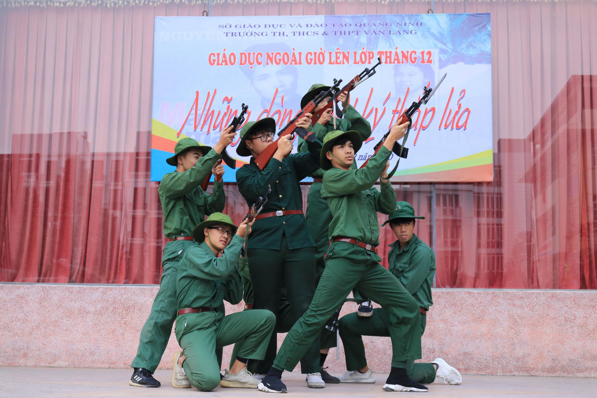 Trường TH, THCS & THPT Văn Lang (TP Hạ Long) luôn đi đầu trong các hoạt động giáo dục ngoài giờ lên lớp với mỗi tháng 1 chủ đề giúp học sinh phát triển khả năng trên mọi phương diện.