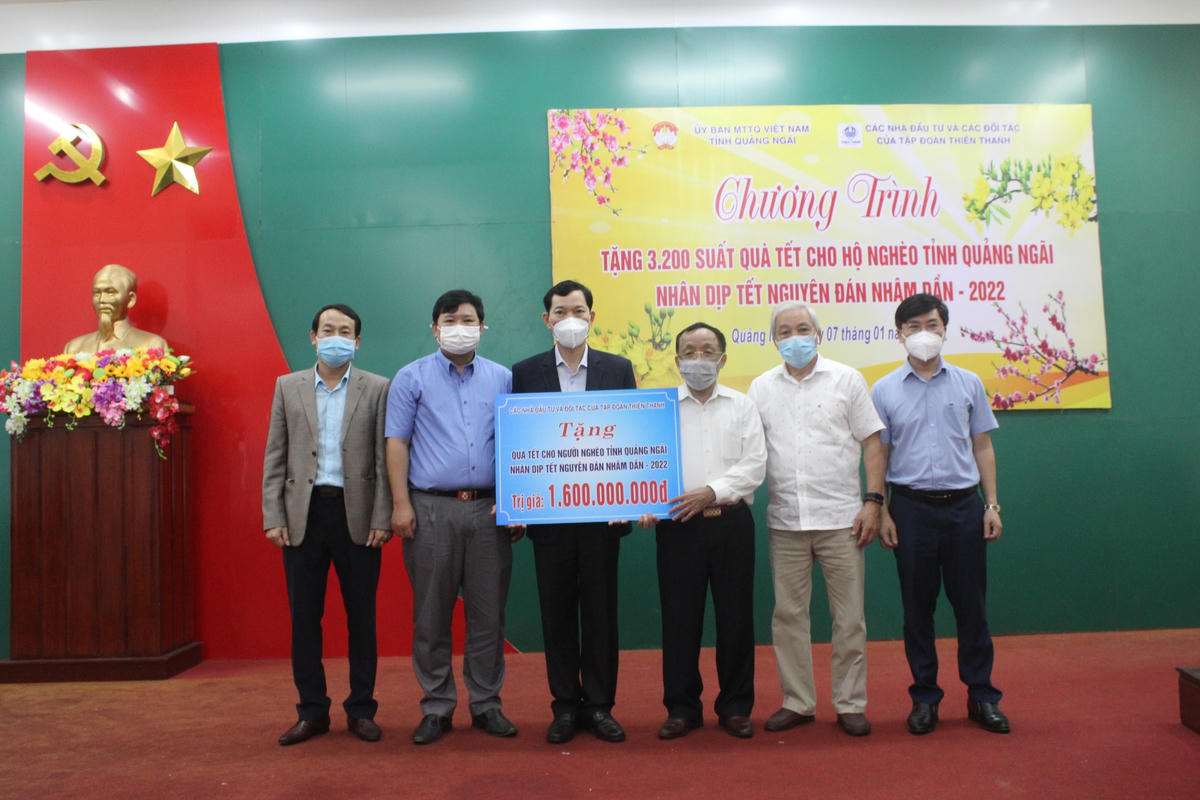 Ủy ban MTTQ Việt Nam tỉnh tiếp nhận quà Tết từ tập đoàn Thiên Thanh.