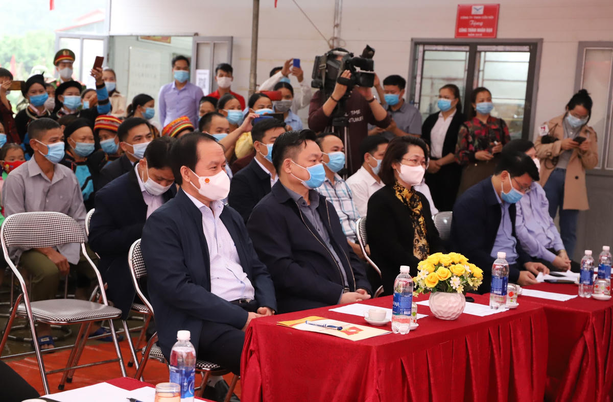 Phó Chủ tịch - Tổng Thư ký Lê Tiến Châu cùng các đại biểu tham dự Ngày hội đại đoàn kết.