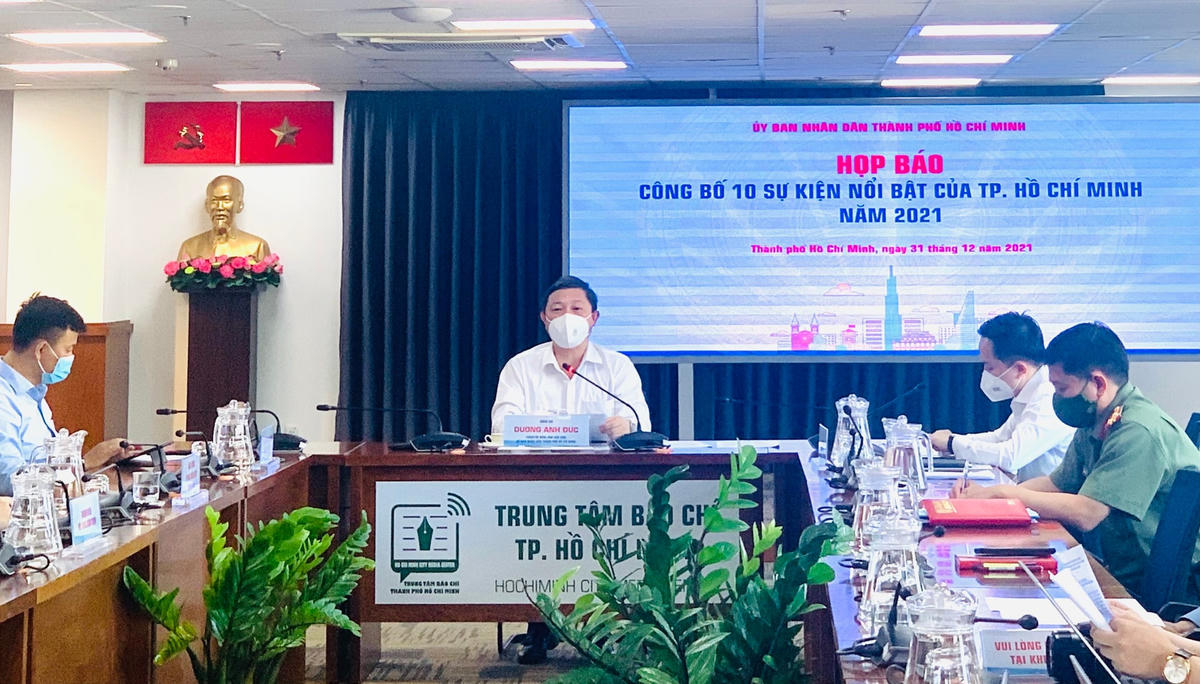 Ông Dương Anh Đức - Phó Chủ tịch UBND TP HCM, Chủ tịch Hội đồng bình chọn chủ trì họp báo.