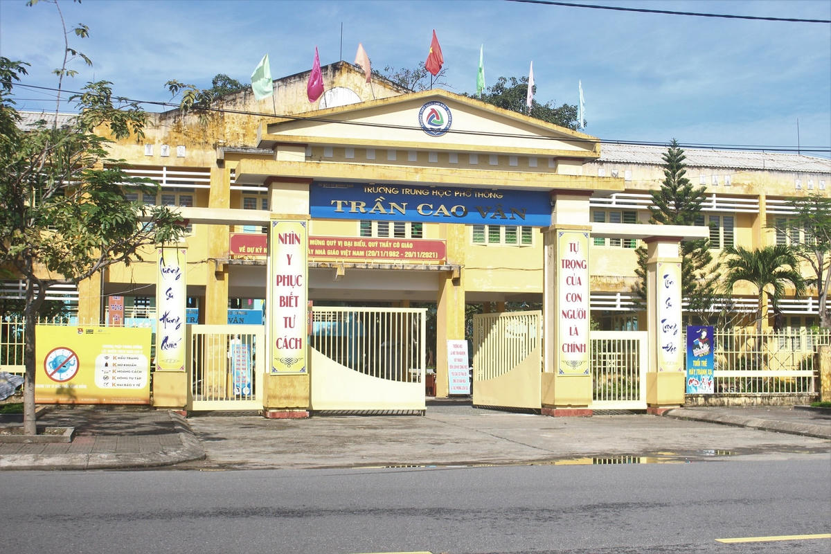 Ngôi trường nơi em học sinh lớp 11 tiêm 2 mũi vaccine Covid-19 liên tiếp.