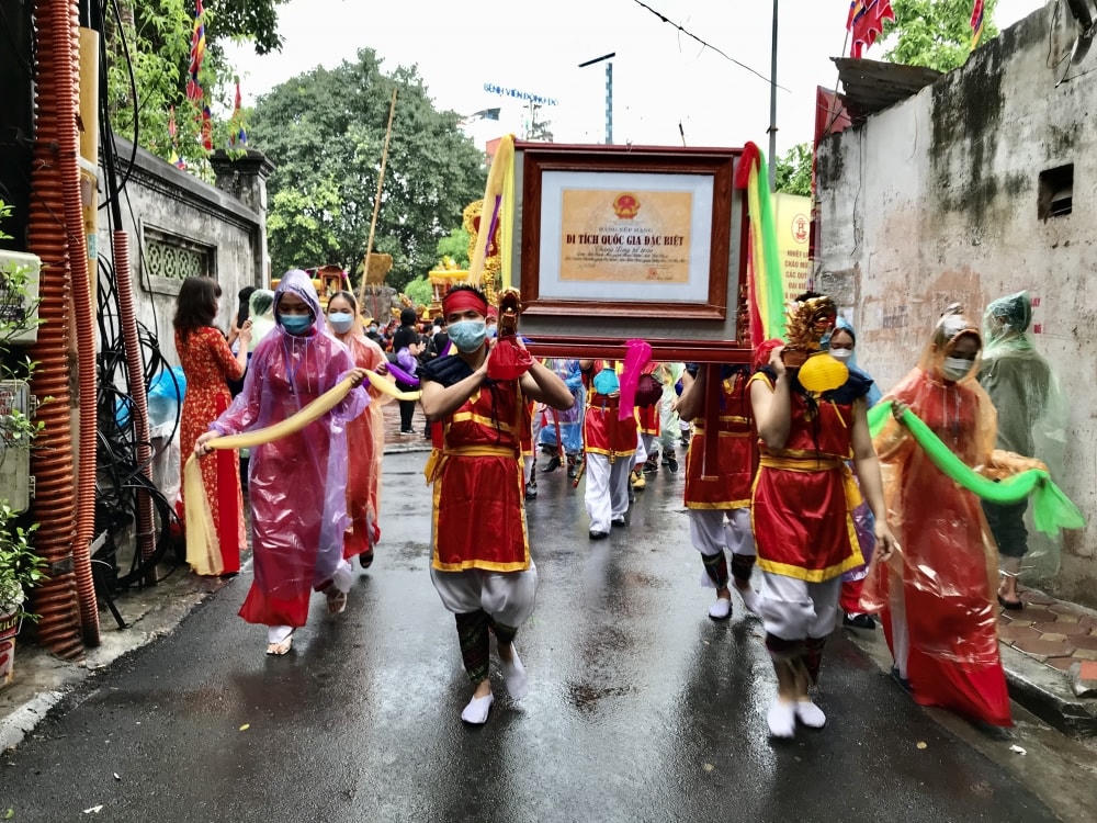 Lễ rước bằng di tích Quốc gia đặc biệt Thăng Long tứ trấn.