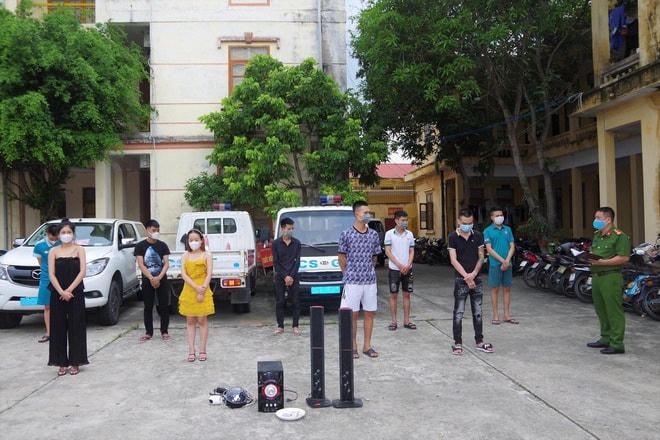 9 “dân chơi” sử dụng ma tuý tại cửa hàng thời trang ở Hải Dương