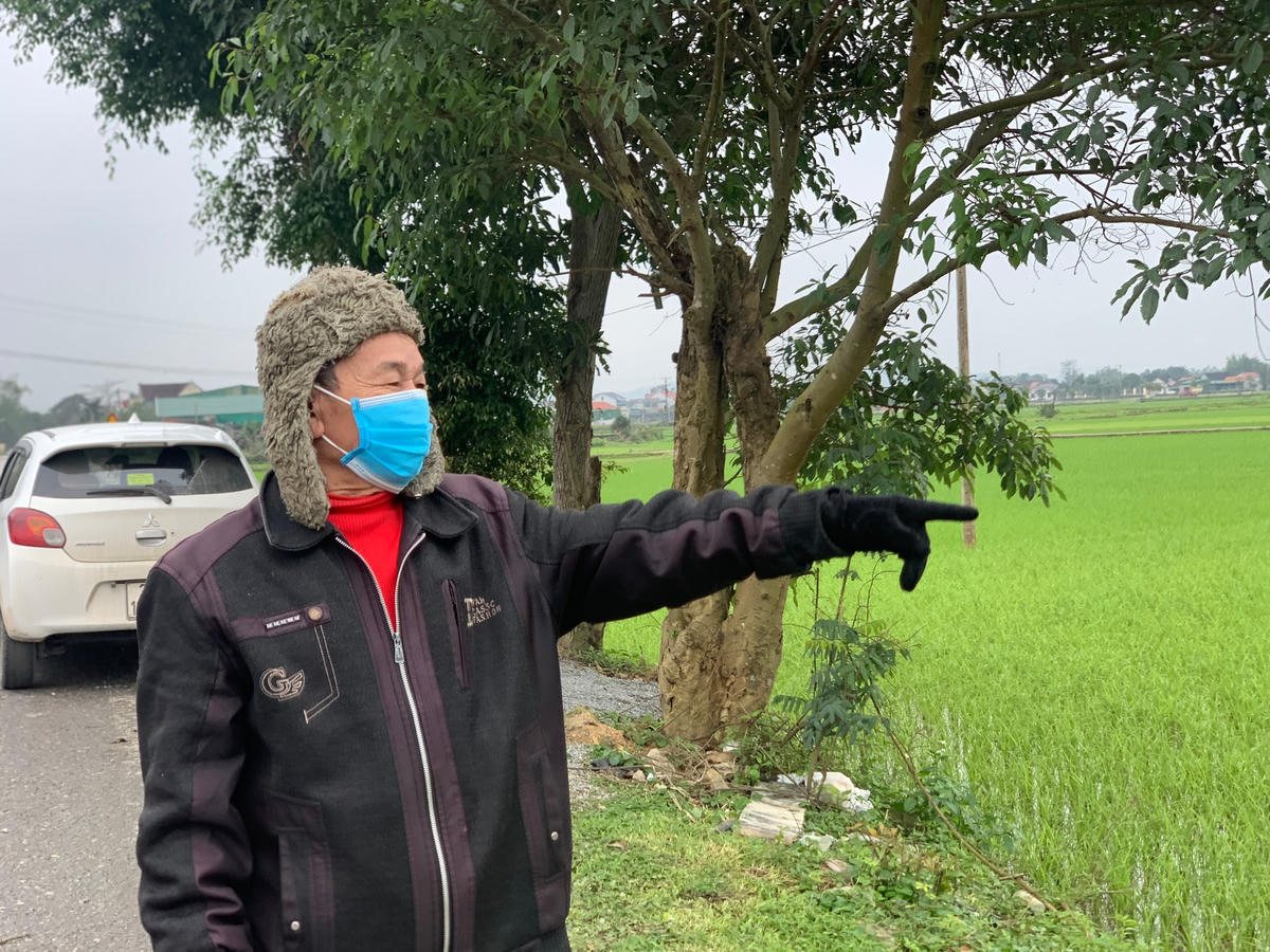Người dân thôn Hòa Bình, xã Lâm Trung Thủy (Đức Thọ, Hà Tĩnh) bất ngờ khi giá đền bù thấp mà giá bán đấu giá lại cao ngất ngưởng.