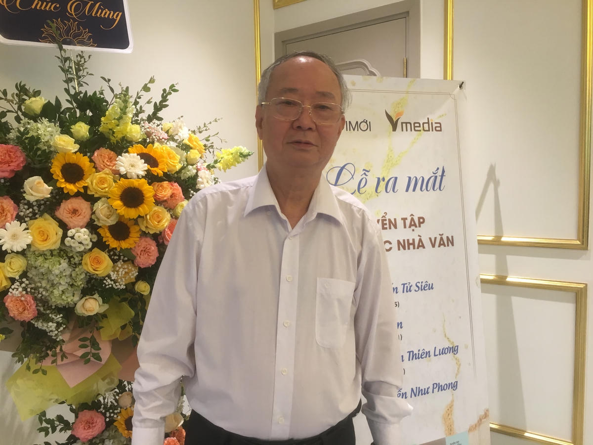 Đại tá, nhà văn Nguyễn Như Phong.