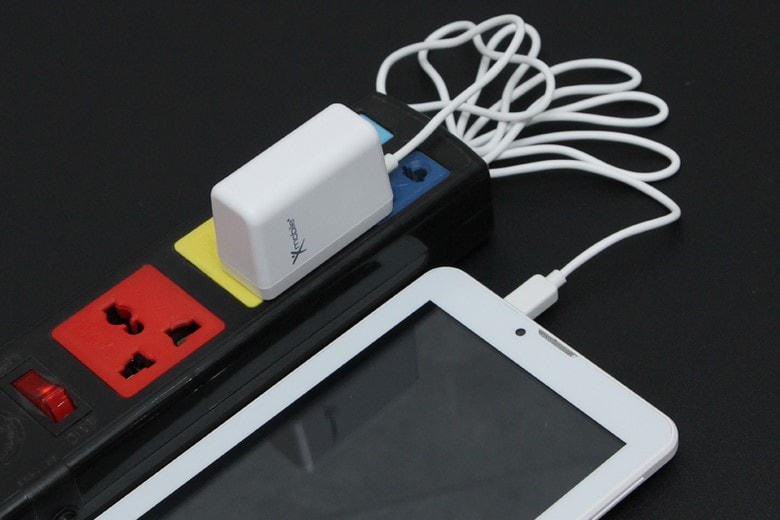 10 sai lầm khi sạc điện thoại, mẹo sạc pin đúng cách