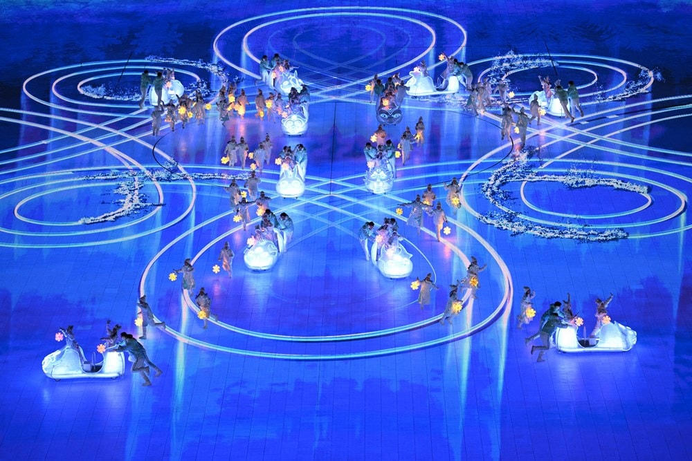 Các em nhỏ biểu diễn tại lễ bế mạc Thế vận hội (Olympic) mùa Đông Bắc Kinh 2022, ngày 20/2/2022. (Ảnh: AFP/ TTXVN).