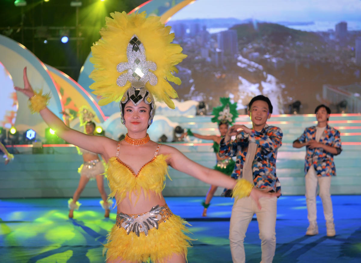 [Ảnh] Carnaval Hạ Long 2022: 'Châm ngòi' bùng nổ du lịch Quảng Ninh dịp 30-4 và 1-5