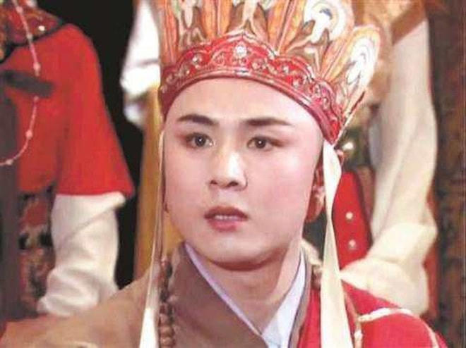 Theo "Trư Bát Giới" Mã Đức Hoa, Từ Thiếu Hoa bỏ vai vì đòi tăng cát sê thêm 5 nhân dân tệ (khoảng 18 nghìn đồng) cho một tập phim nhưng không thành.  