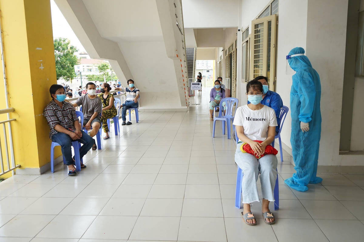Đảm bảo an toàn phòng chống dịch tại điểm tiêm vaccine quận Bình Tân