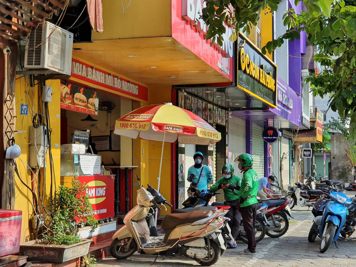 Và đội ngũ xe ôm công nghệ hoạt động.