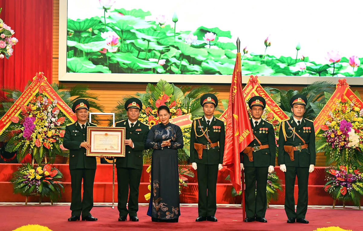 Báo Quân đội nhân dân nhận Huân chương Độc lập hạng Ba