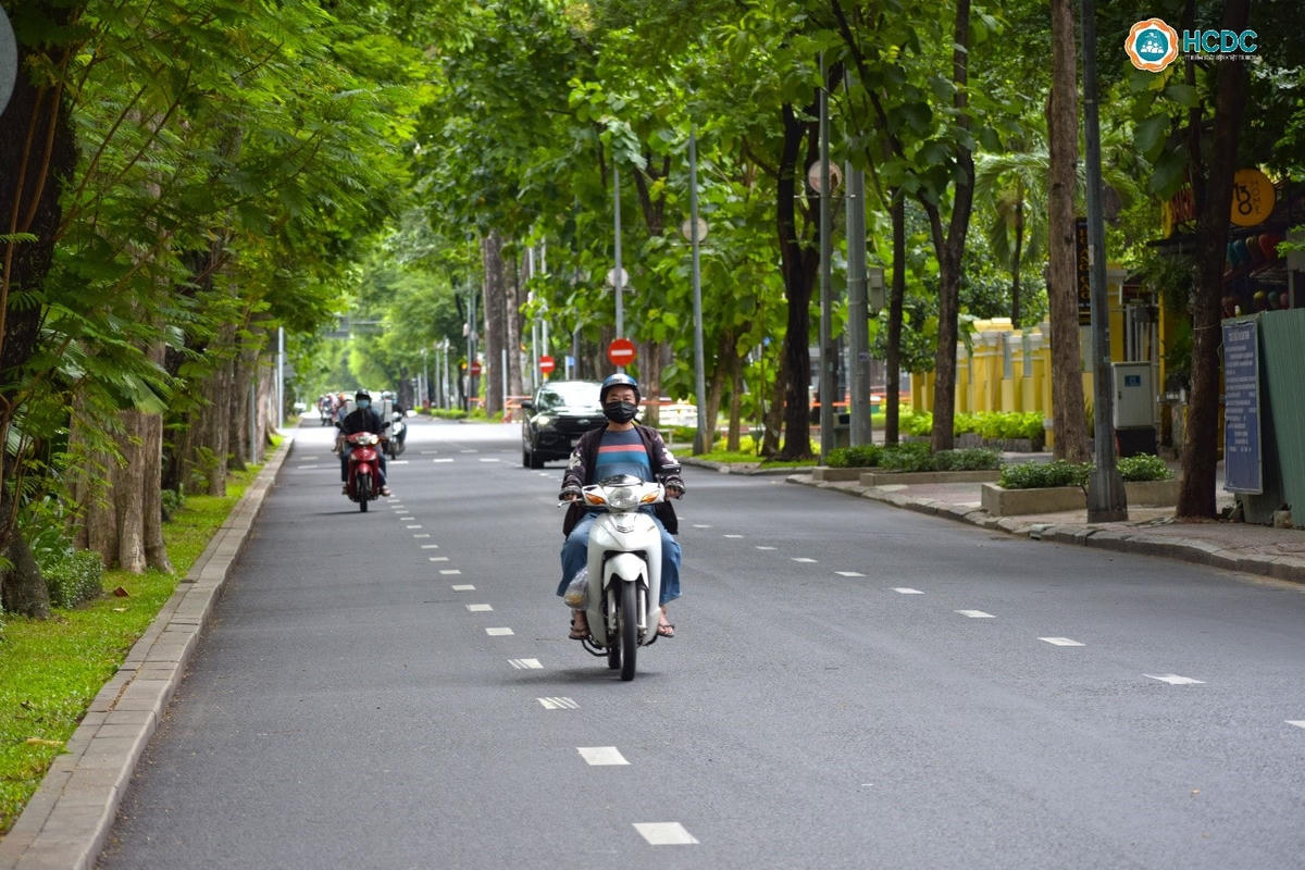 Đường TP HCM vắng vẻ trong những ngày thực hiện giãn cách xã hội.