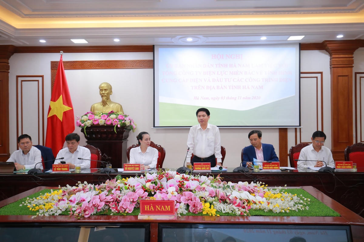 Ông Trương Quốc Huy, Phó Bí thư Tỉnh ủy, Chủ tịch UBND tỉnh Hà Nam cũng cam kết sẽ phối hợp chặt chẽ, tạo mọi điều kiện cho ngành Điện kinh doanh và hoàn thành sứ mệnh của mình.