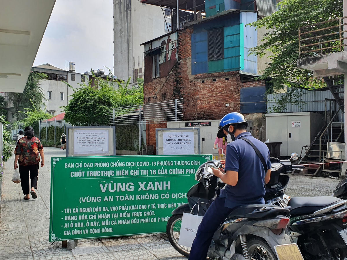 Một chung cư tại phường Khương Đình vẫn duy trì chốt chặn.