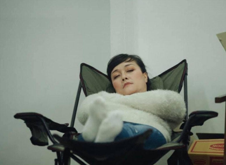 Nhiều khán giả cảm thấy xót xa khi nhìn hình ảnh các nghệ sĩ ngủ vạ vật trong các buổi tập Táo.