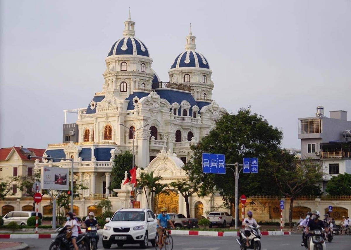 Tòa biệt thự của “đại gia” bẩn vẫn bị kê biên để đảm bảo thi hành án.