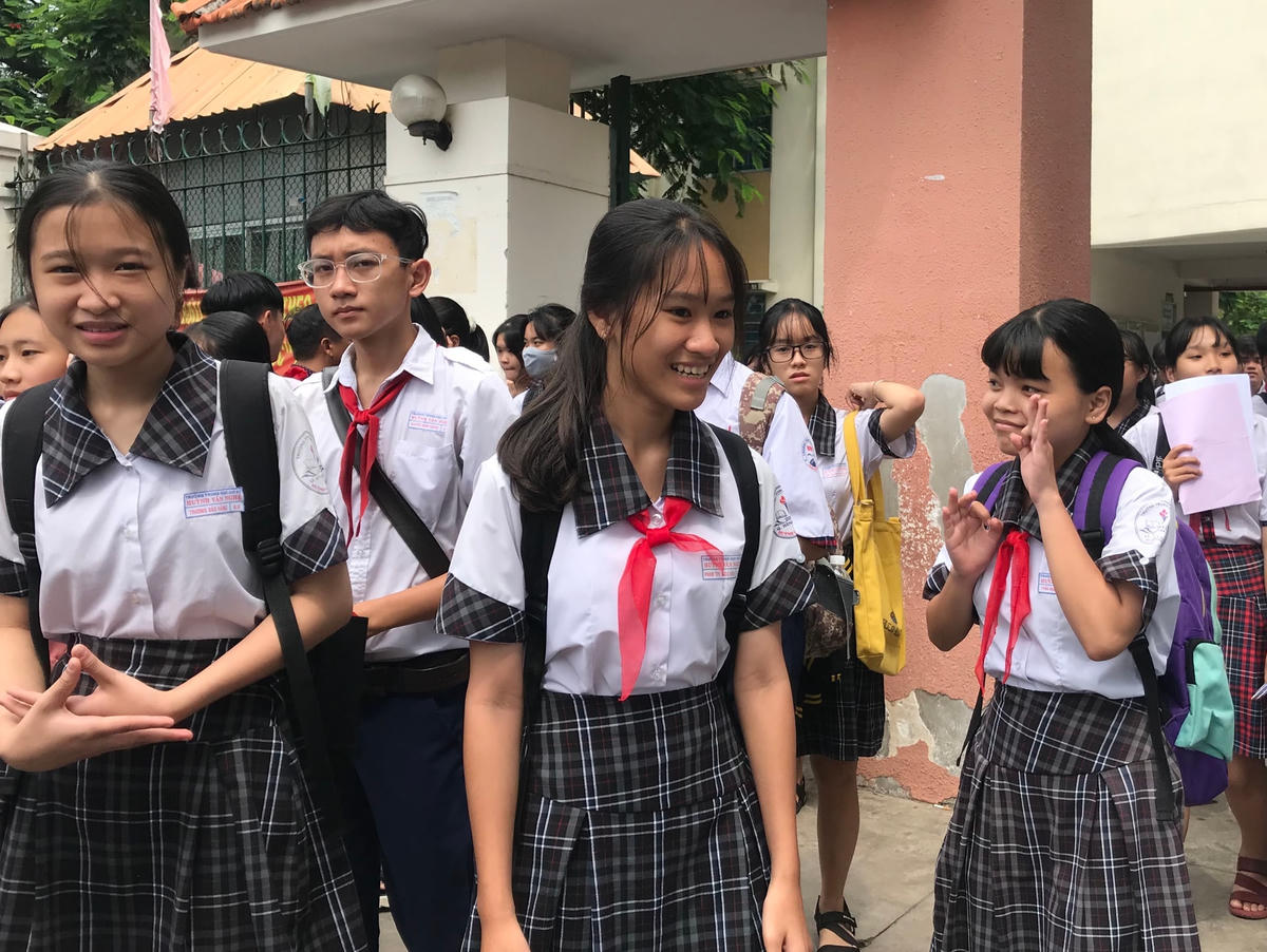 Thí sinh phấn khởi vì đề văn dễ.