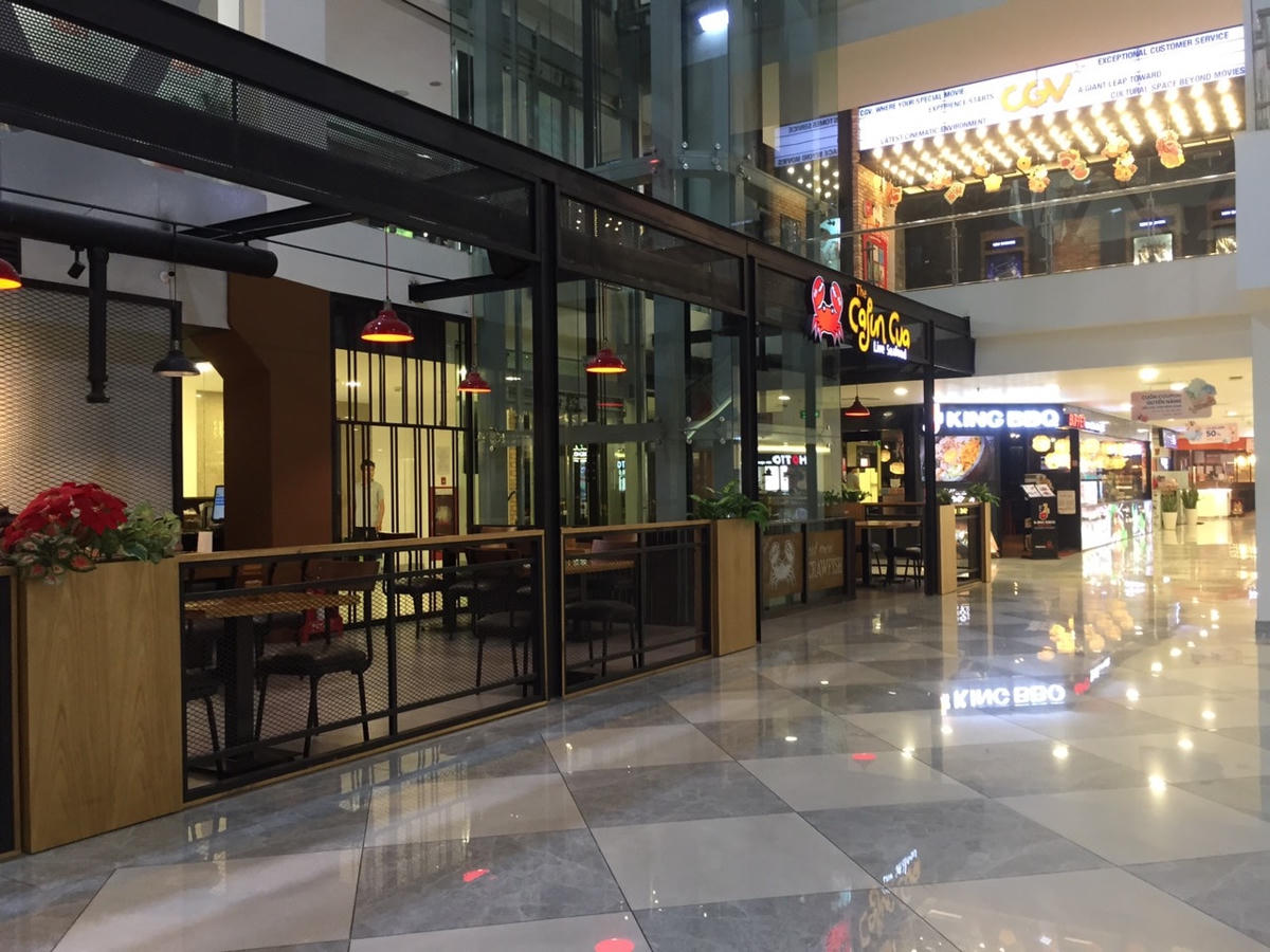 Nhiều cửa hàng tại TP HCM ế ẩm.