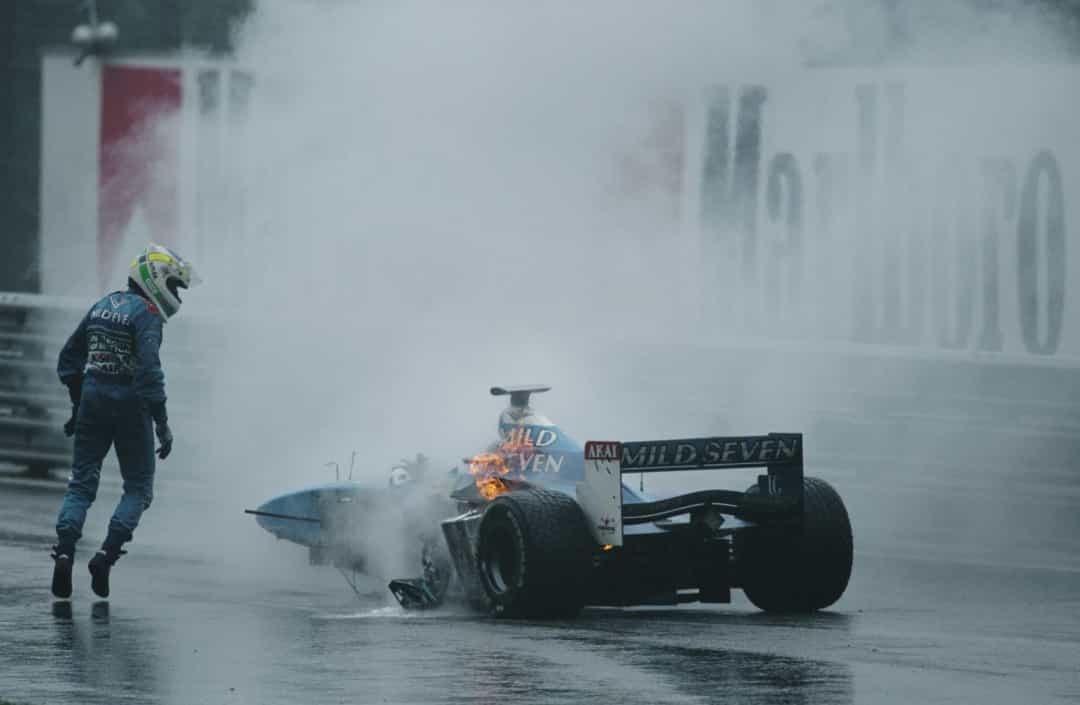 Trong giải Grand Prix Bỉ năm 1998, một chiếc xe đã trượt mất kiểm soát trên đường trượt có mưa và khiến 12 chiếc ô tô đằng sau bị va chạm. Việc dọn dẹp diễn ra trong một giờ đồng hồ, và 4 chiếc xe bị bỏ lại. Chỉ có 8 tay đua hoàn thành cuộc đua.  