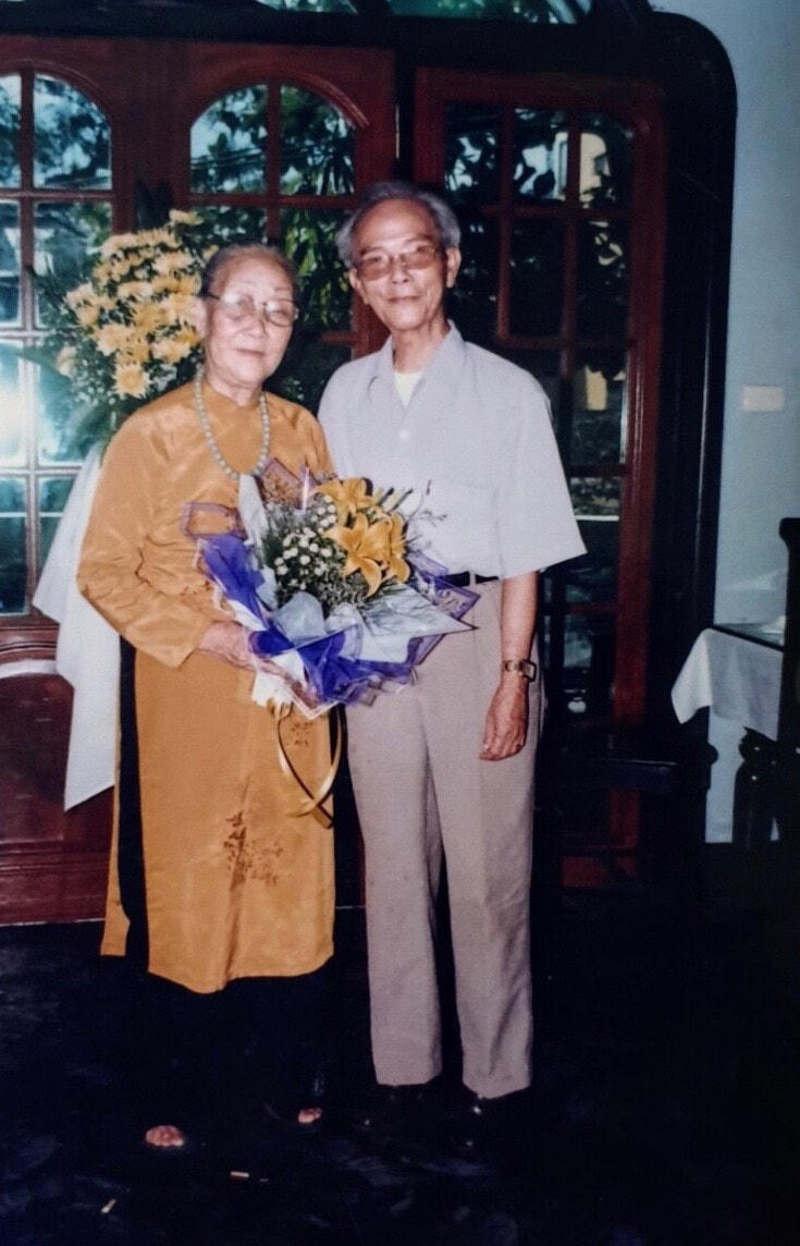 GS.VS Hồ Tôn Trinh và vợ.