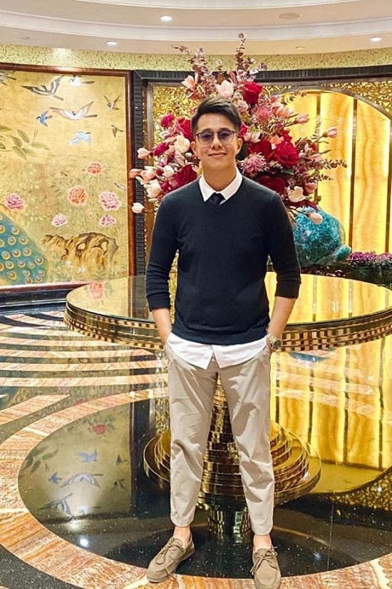 Phong cách thời trang đời thường trẻ trung, năng động của doanh nhân Singapore.  