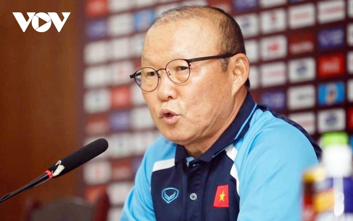 HLV Park Hang Seo dự khán 2 trận đấu ở vòng 4 V-League 2021.  