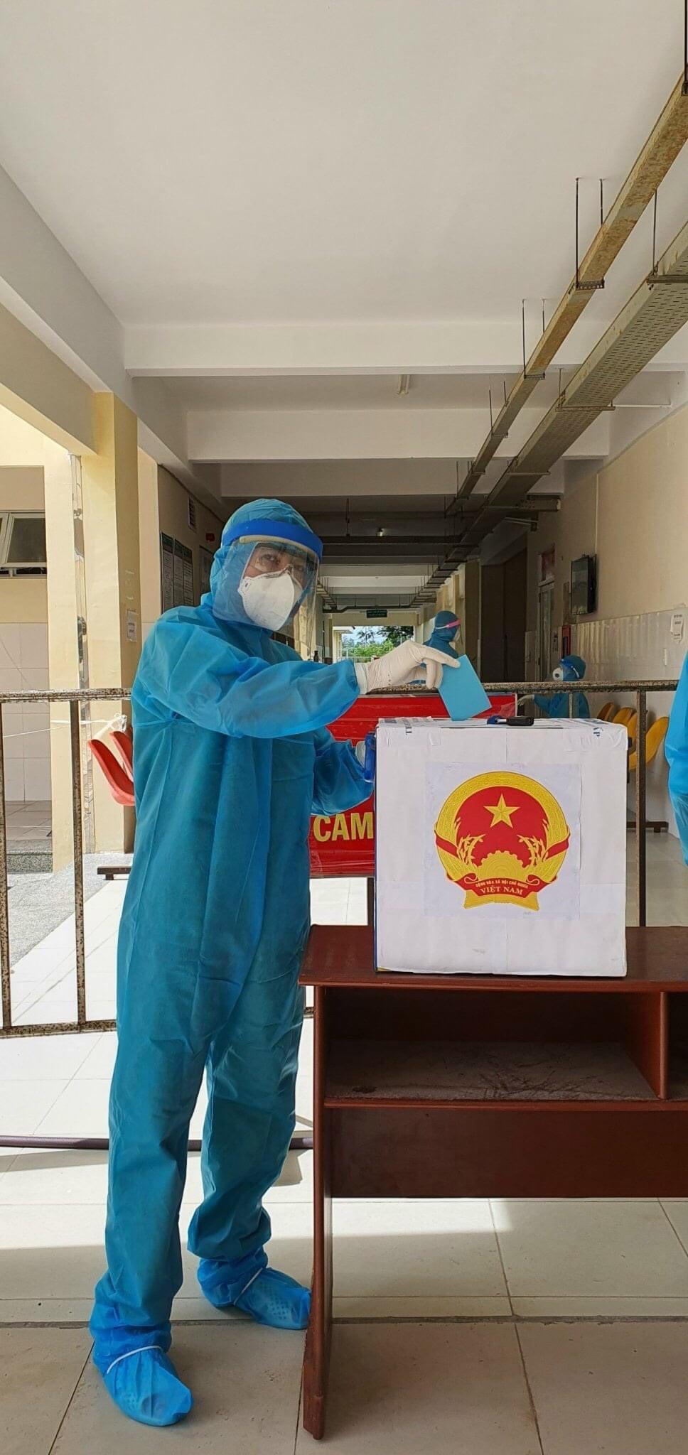 Bỏ phiếu bầu cử ở khu cách ly, bệnh viện điều trị Covid-19 có gì đặc biệt?