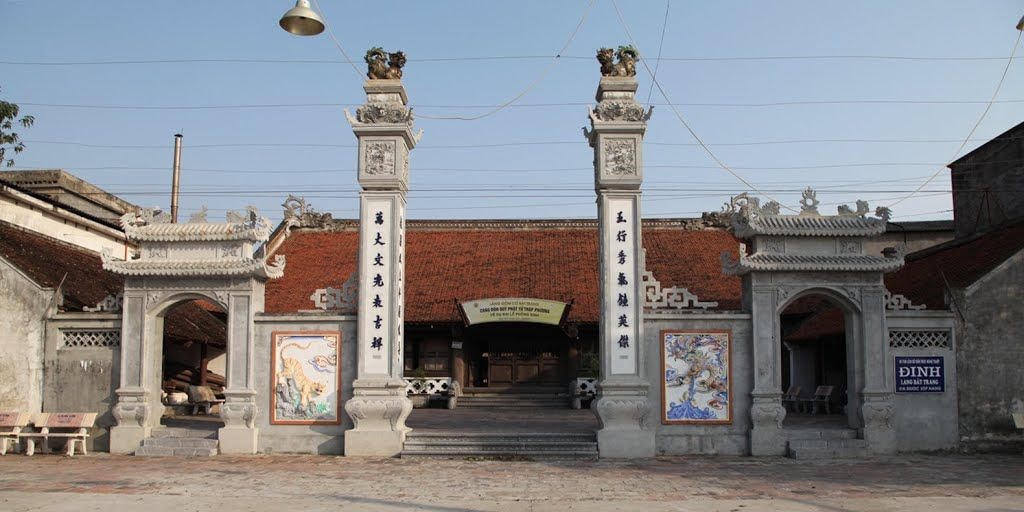 Đình làng Bát Tràng.  