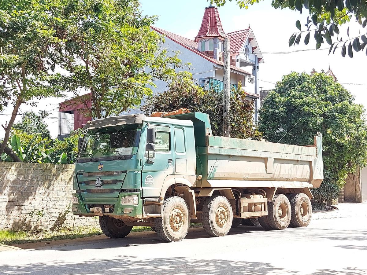 Chiếc xe "hổ vồ" cách vị trí xảy ra tai nạn khoảng 20 m.