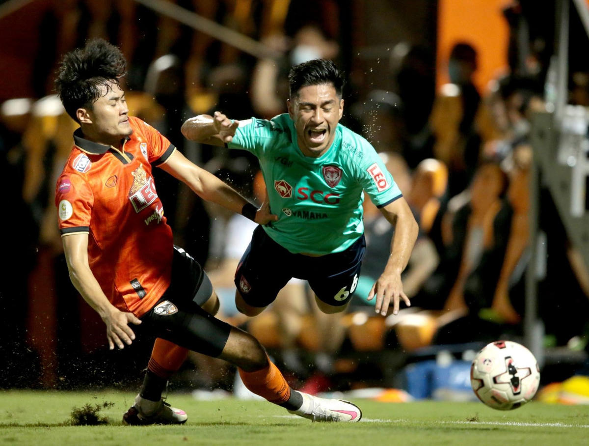 Muangthong United thua trận đầu tiên tại Thai-League dưới thời HLV Mario Gjurovski (Macedonia).