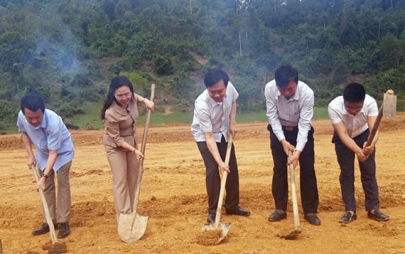 Khởi công công trình hỗ trợ bản Sắt.